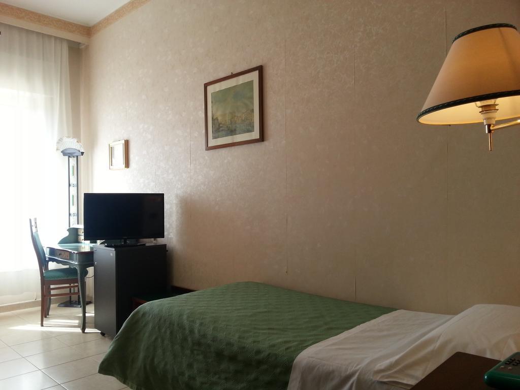 Hotel Sicilia Enna Rum bild