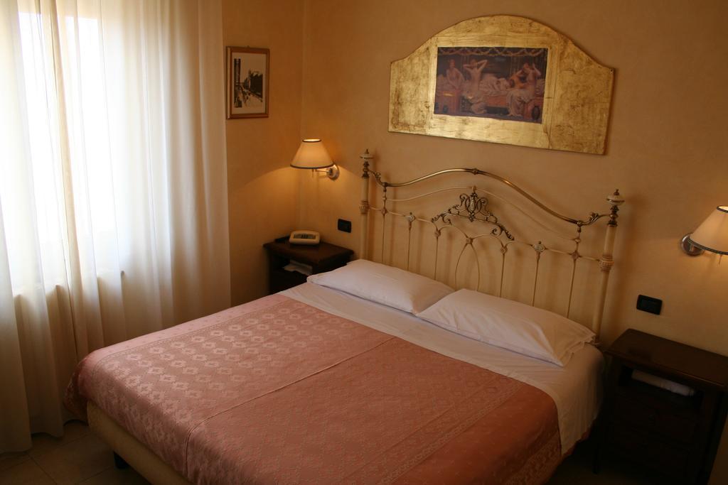 Hotel Sicilia Enna Rum bild