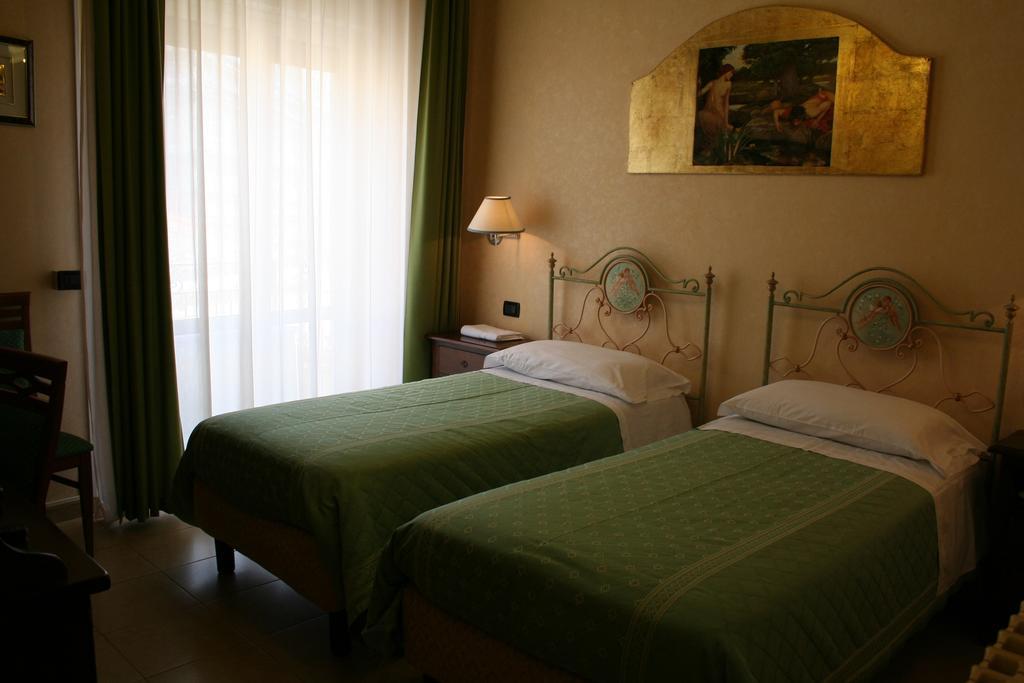 Hotel Sicilia Enna Rum bild