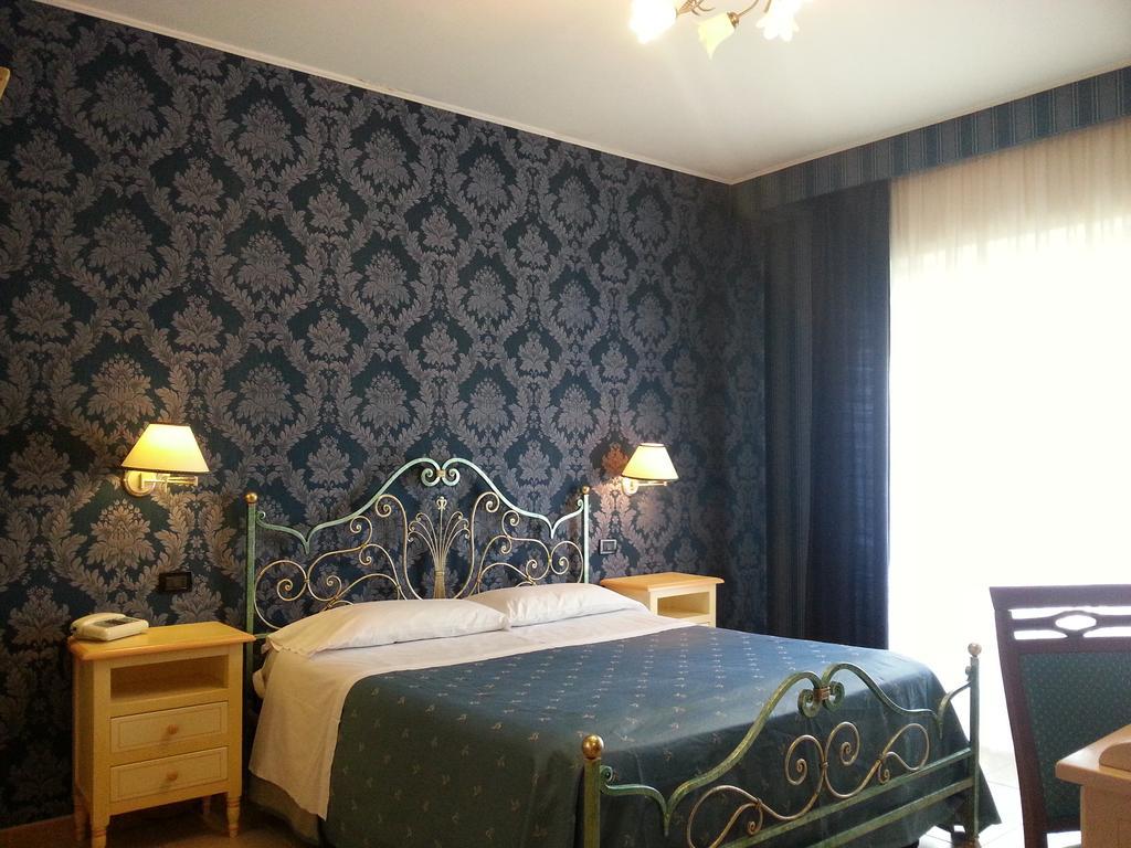 Hotel Sicilia Enna Rum bild
